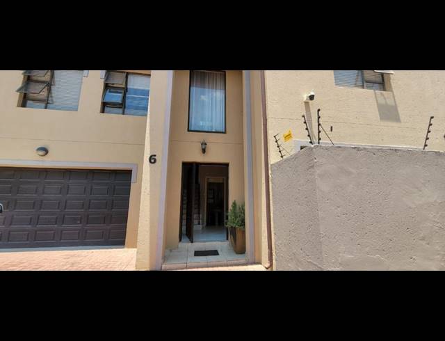 3 BEDROOM TOWNHOUSE FOR SALE IN NEW REDRUTH